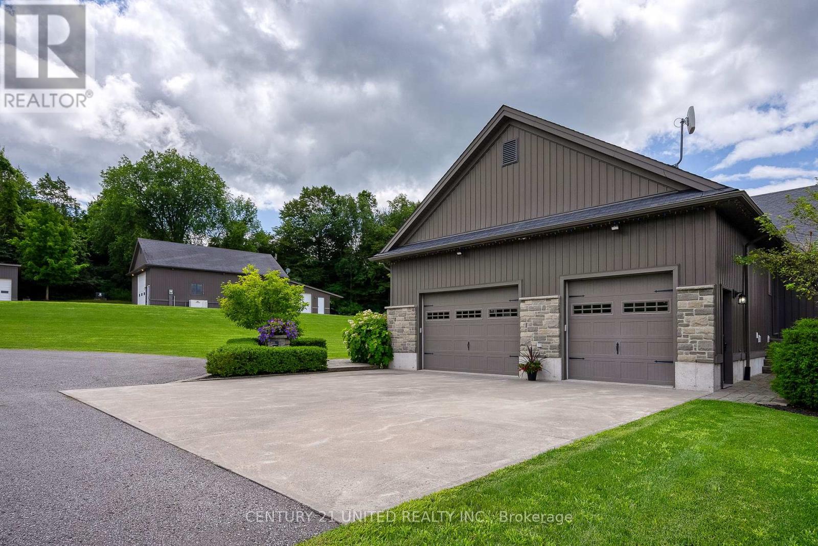 2300 Victoria Road, Prince Edward County, Ontario  K0K 1L0 - Photo 3 - X12945534