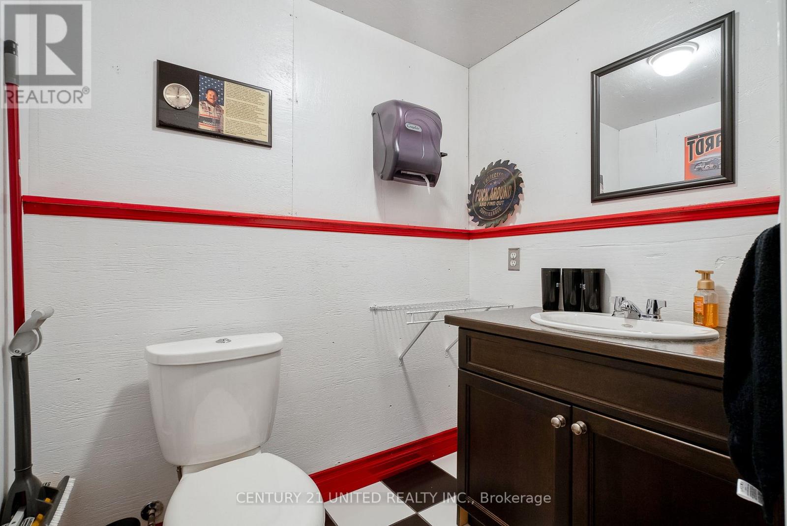 2300 Victoria Road, Prince Edward County, Ontario  K0K 1L0 - Photo 43 - X12945534