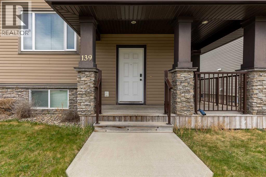 139 Mt Sundial Court W, Lethbridge, Alberta  T1J 5B7 - Photo 2 - A2308025