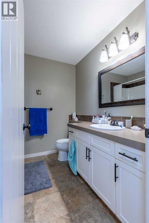 139 Mt Sundial Court W, Lethbridge, Alberta  T1J 5B7 - Photo 14 - A2308025