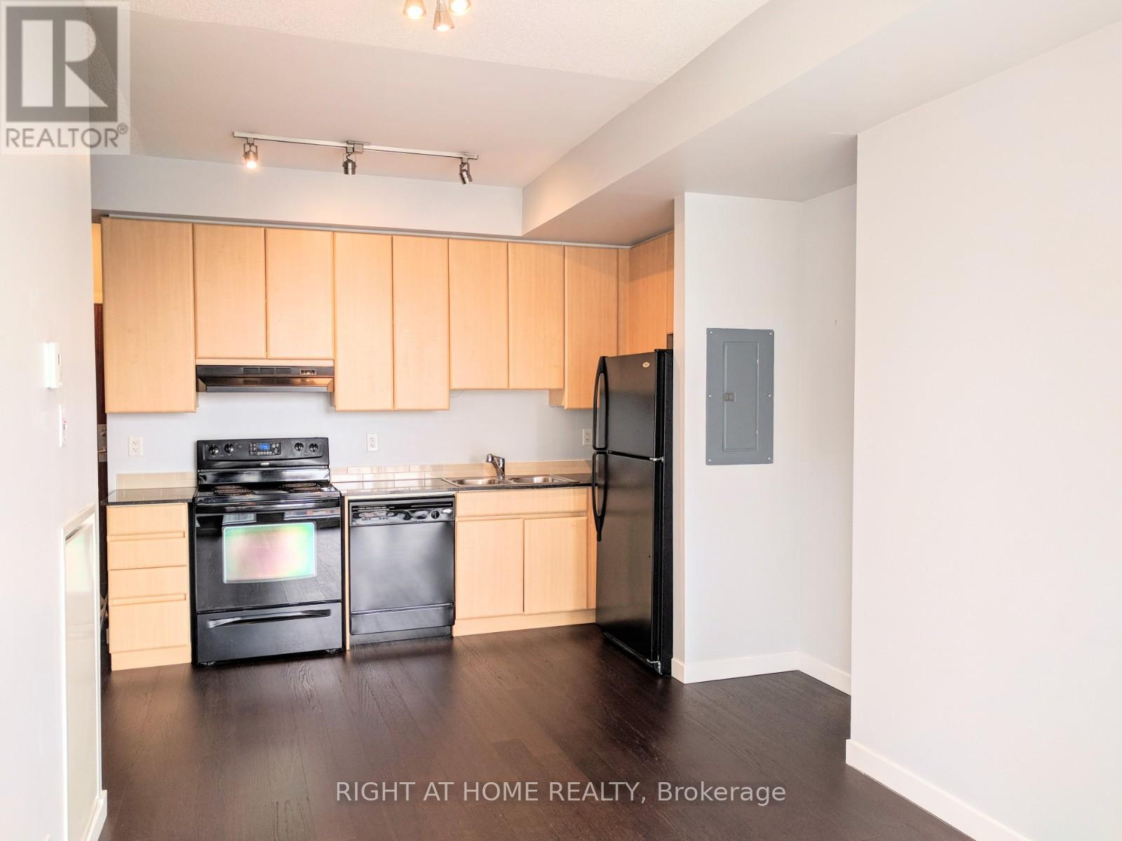 803 - 30 Canterbury Place, Toronto, Ontario  M2N 0B9 - Photo 2 - C13108308