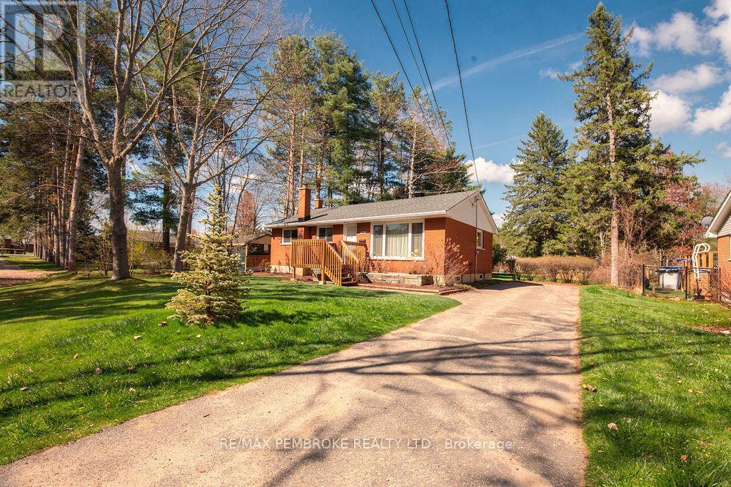 20 ELMER AVENUE, Petawawa, Ontario