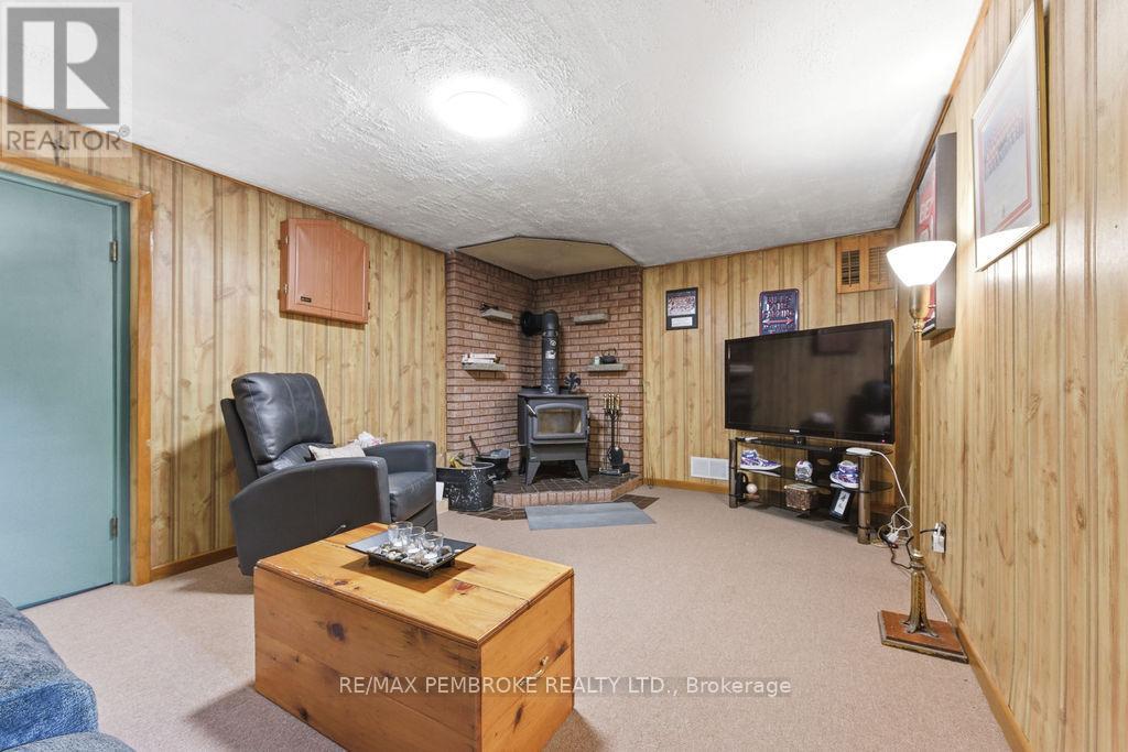 20 Elmer Avenue, Petawawa, Ontario  K8H 2M2 - Photo 16 - X13108298