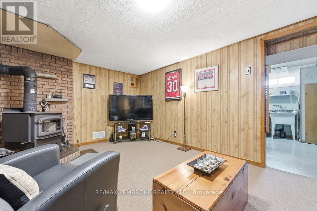 20 Elmer Avenue, Petawawa, Ontario  K8H 2M2 - Photo 17 - X13108298