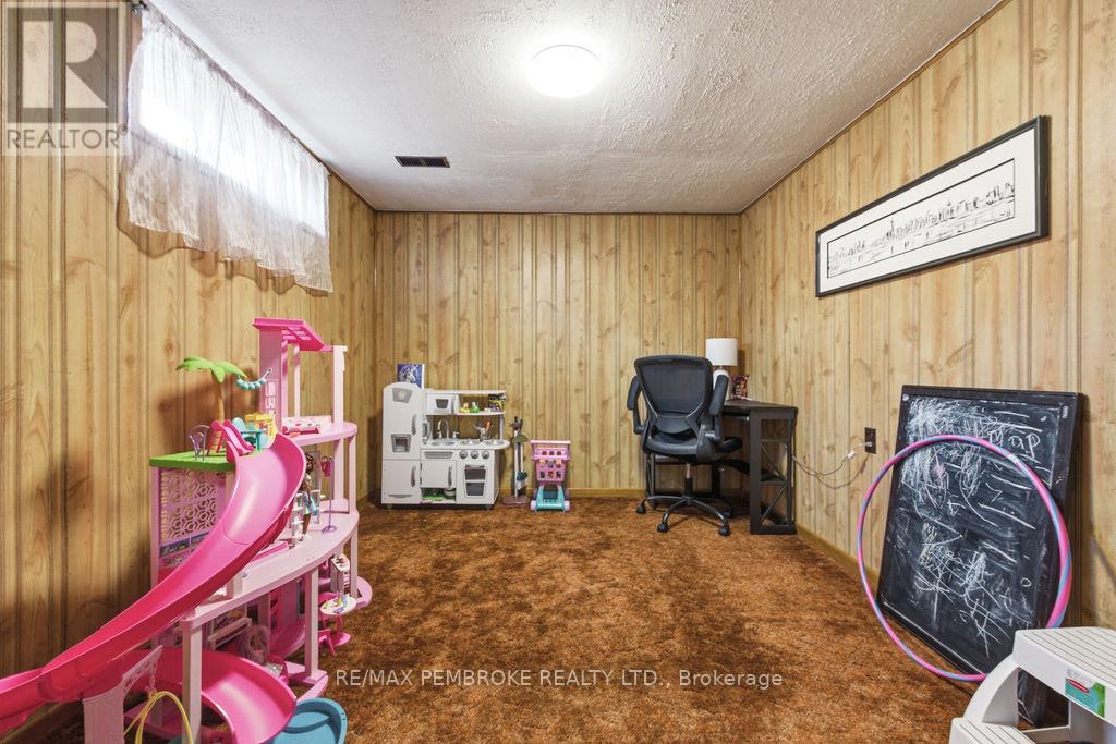 20 Elmer Avenue, Petawawa, Ontario  K8H 2M2 - Photo 18 - X13108298