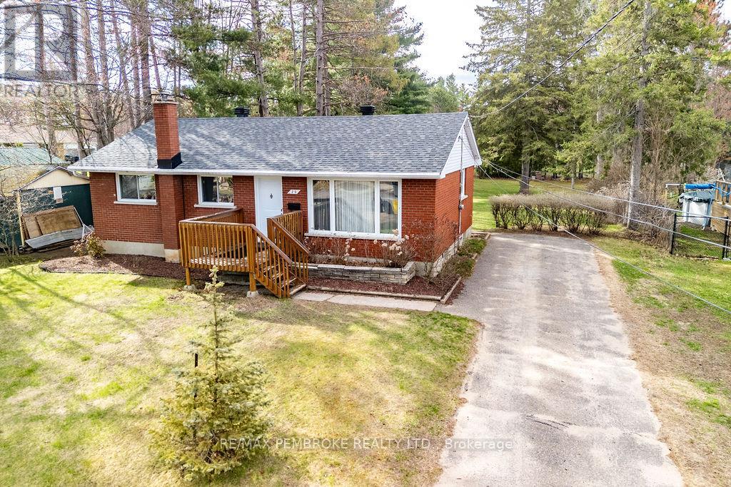 20 Elmer Avenue, Petawawa, Ontario  K8H 2M2 - Photo 2 - X13108298