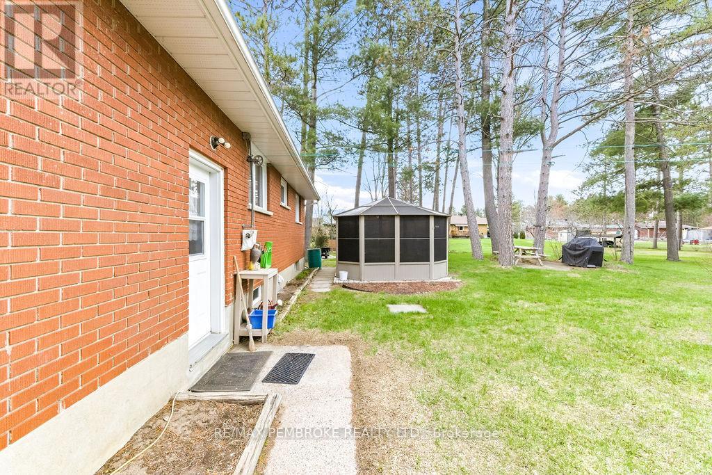20 Elmer Avenue, Petawawa, Ontario  K8H 2M2 - Photo 20 - X13108298
