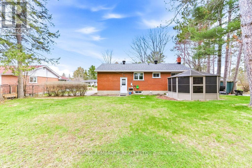 20 Elmer Avenue, Petawawa, Ontario  K8H 2M2 - Photo 22 - X13108298