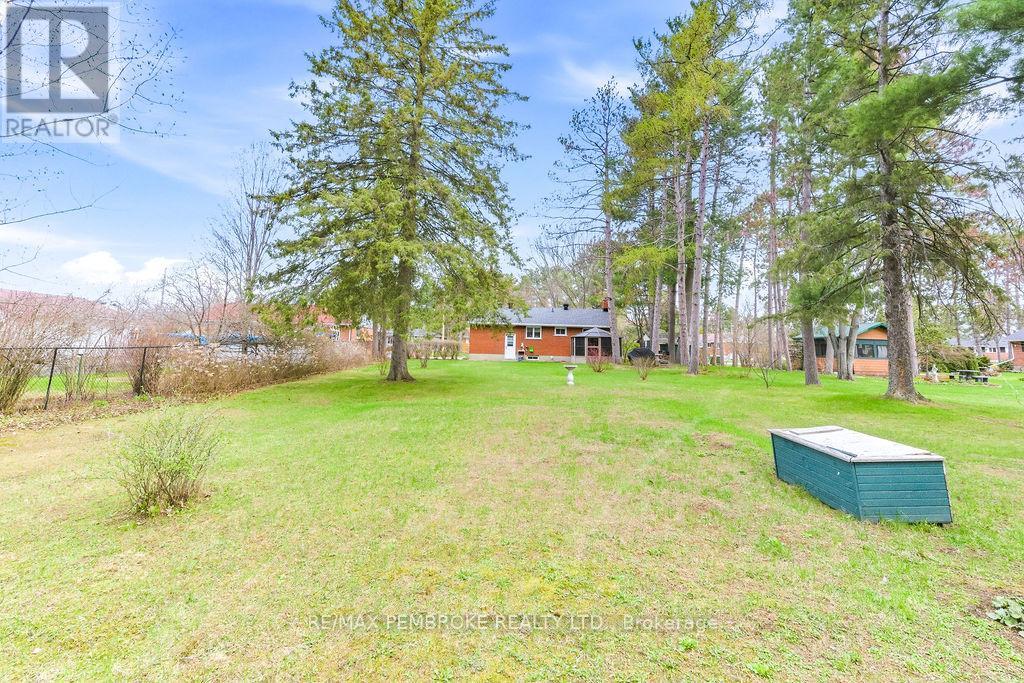 20 Elmer Avenue, Petawawa, Ontario  K8H 2M2 - Photo 24 - X13108298