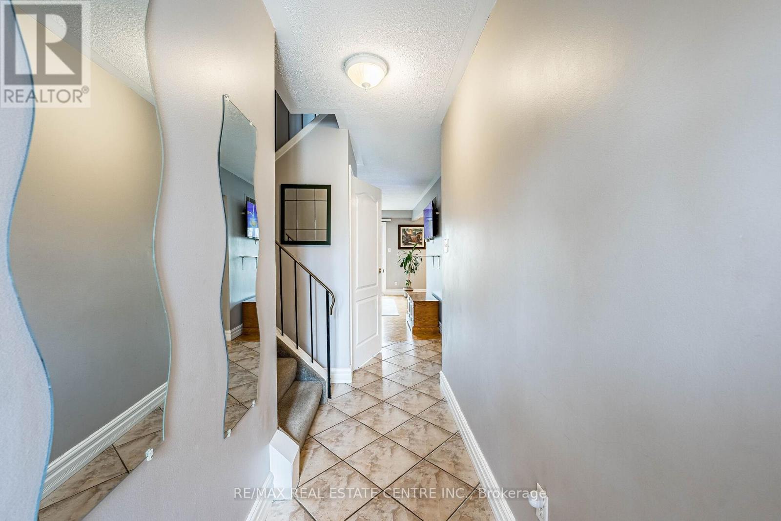 7 Morley Crescent, Brampton, Ontario  L6S 3K8 - Photo 4 - W13058690