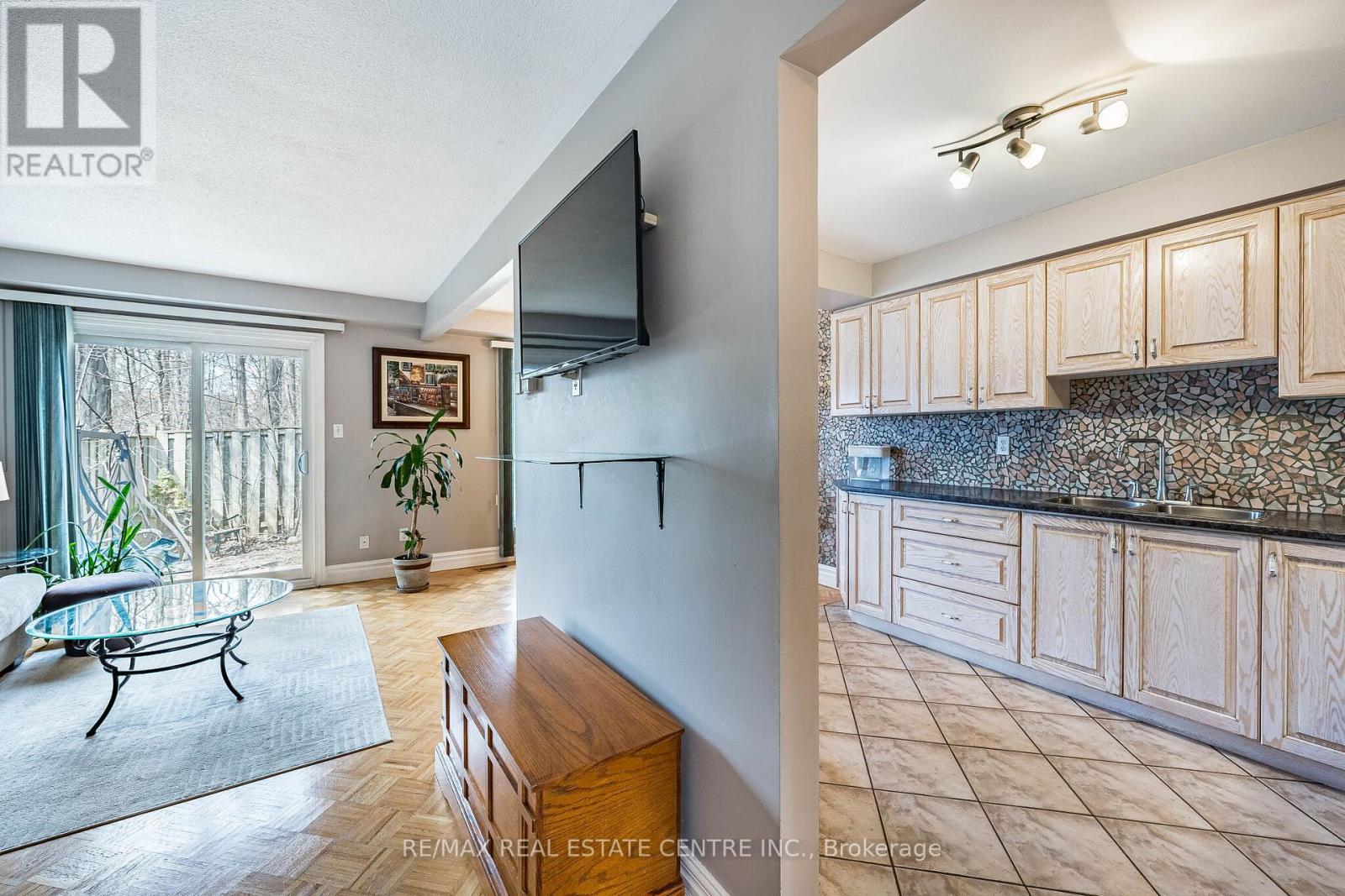 7 Morley Crescent, Brampton, Ontario  L6S 3K8 - Photo 5 - W13058690