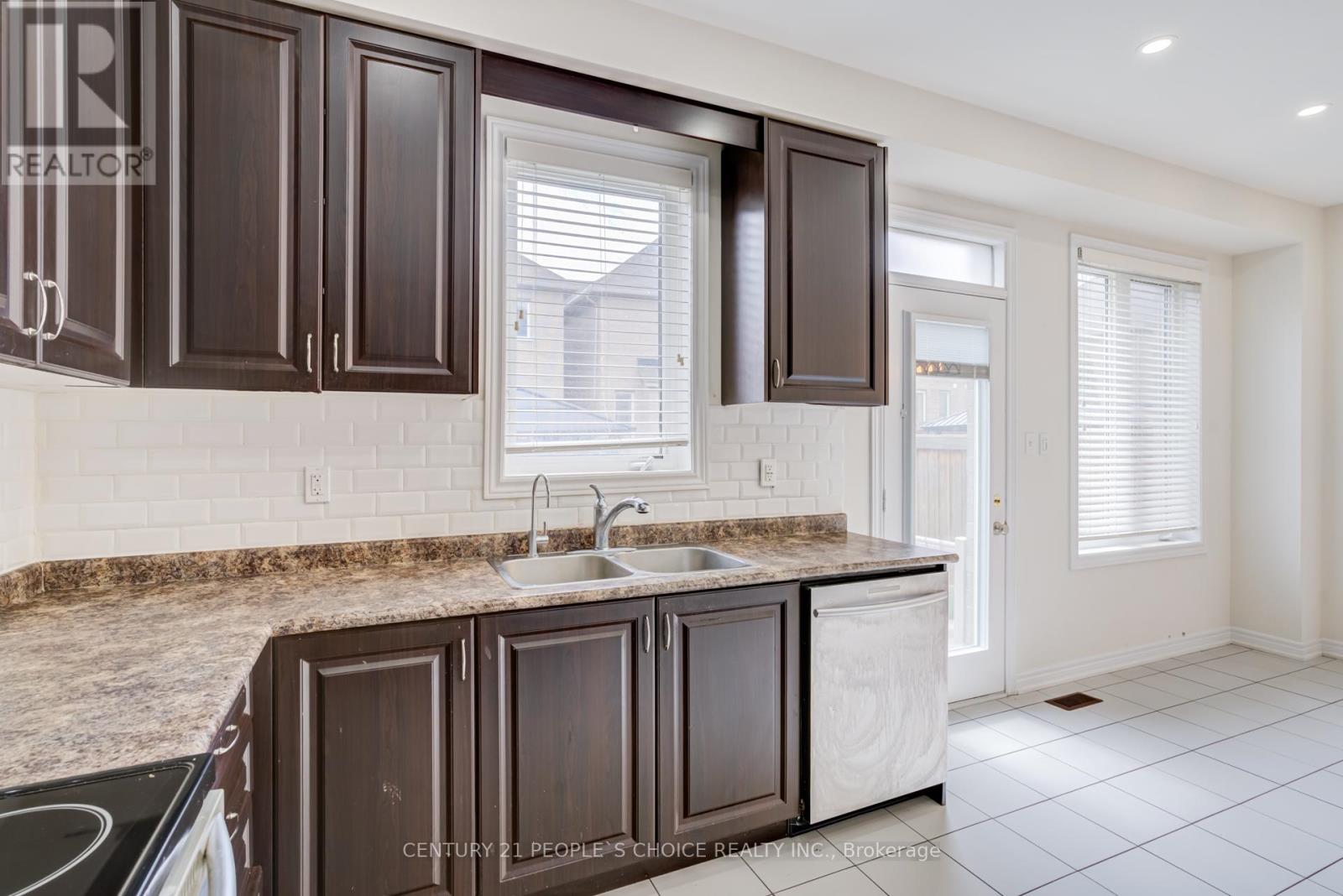32 Yellow Sorrel Road, Brampton, Ontario  L6R 0B6 - Photo 15 - W13100026