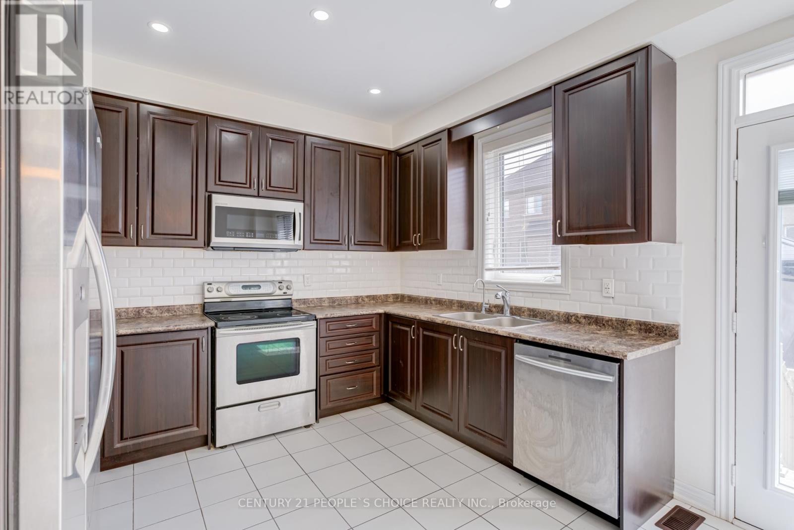 32 Yellow Sorrel Road, Brampton, Ontario  L6R 0B6 - Photo 14 - W13100026