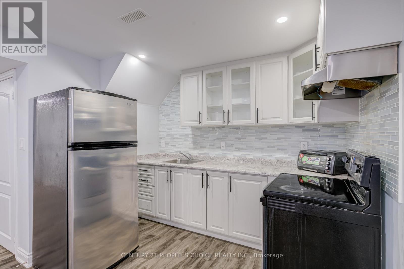 32 Yellow Sorrel Road, Brampton, Ontario  L6R 0B6 - Photo 35 - W13100026