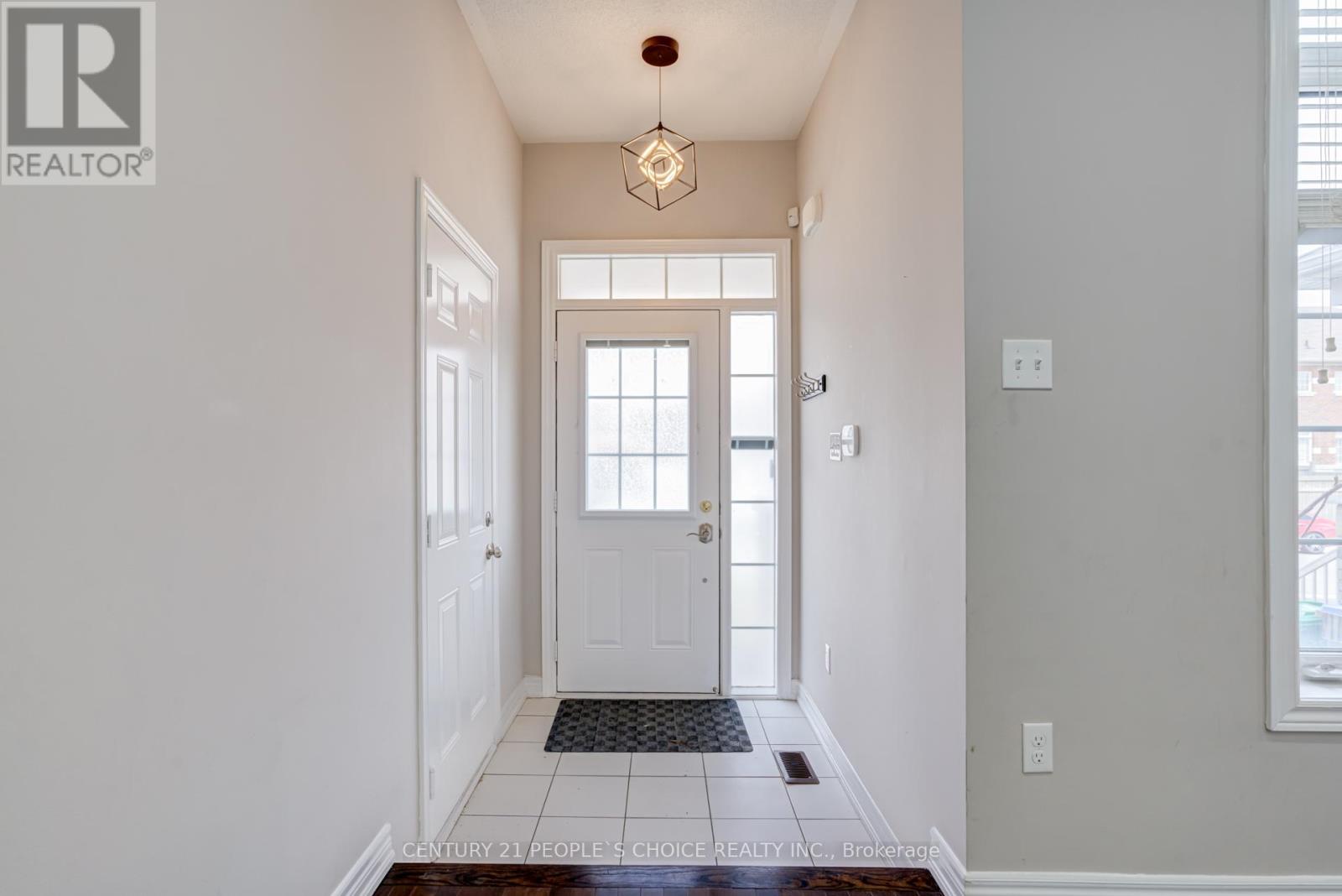 32 Yellow Sorrel Road, Brampton, Ontario  L6R 0B6 - Photo 5 - W13100026