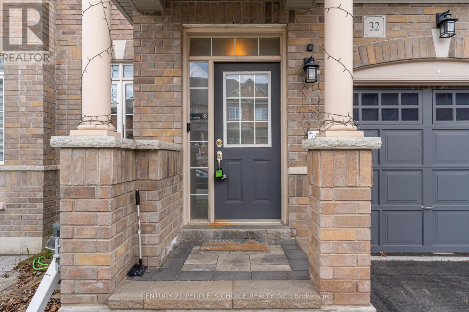 32 Yellow Sorrel Road, Brampton, Ontario  L6R 0B6 - Photo 4 - W13100026