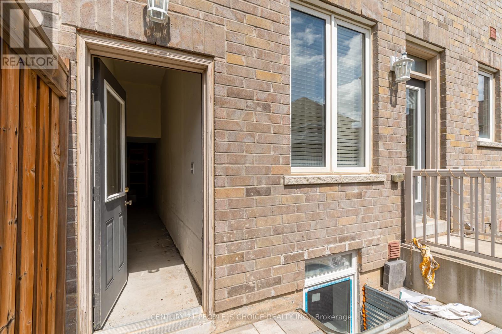 32 Yellow Sorrel Road, Brampton, Ontario  L6R 0B6 - Photo 45 - W13100026