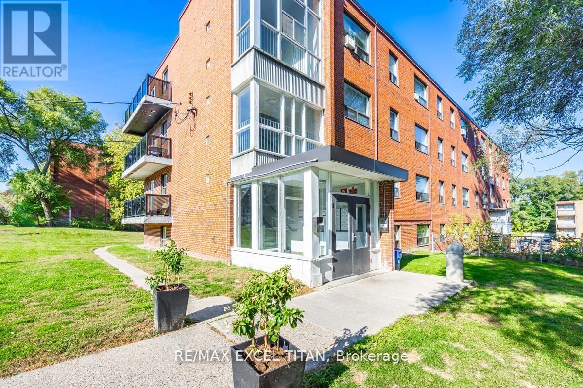 106 - 4 HILL HEIGHTS ROAD, Toronto, Ontario
