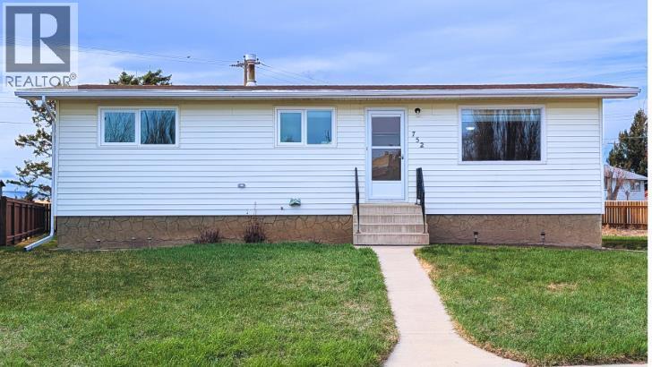 752 54 Avenue W, Claresholm, Alberta  T0L 0T0 - Photo 1 - A2303853