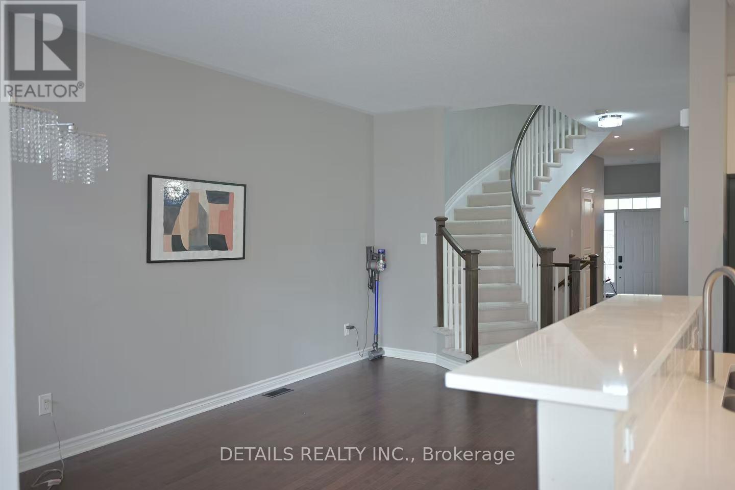 29 Torbec Avenue, Ottawa, Ontario  K2T 0B6 - Photo 3 - X13108340