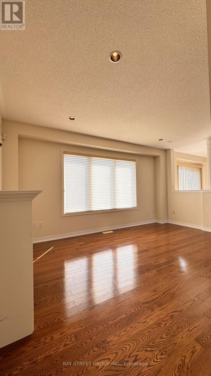110 William Booth Avenue, Newmarket, Ontario  L3X 3B2 - Photo 3 - N13108326