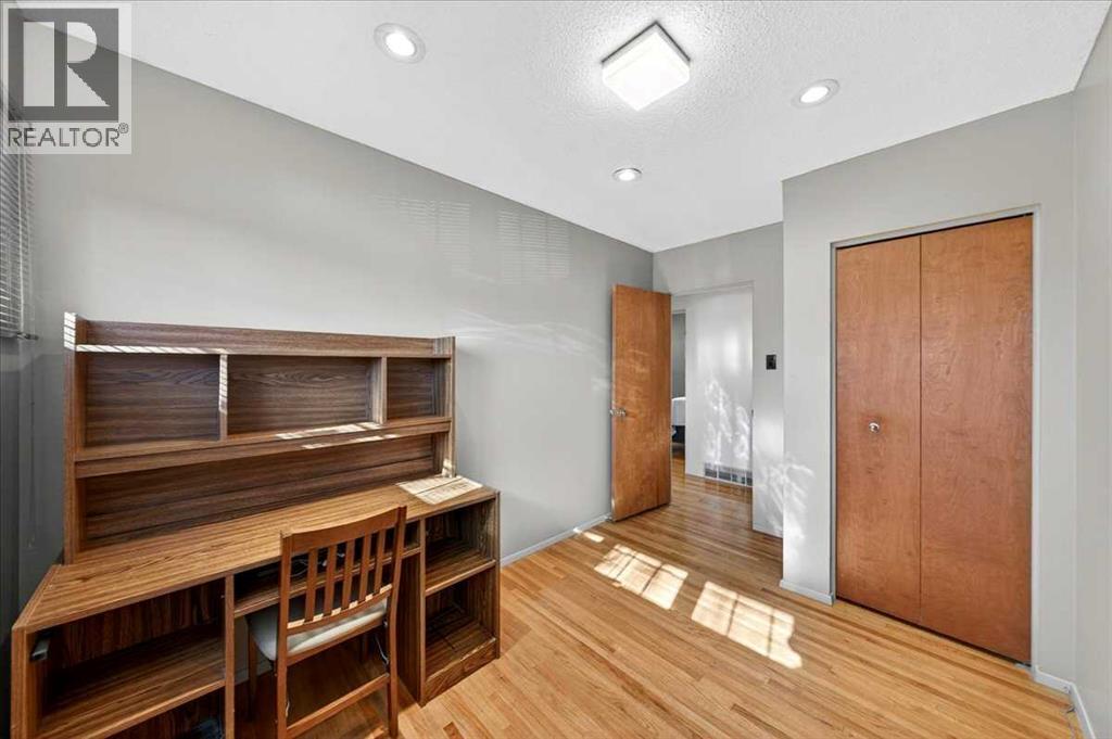 332 Whitney Crescent Se, Calgary, Alberta  T2J 1E9 - Photo 25 - A2308858