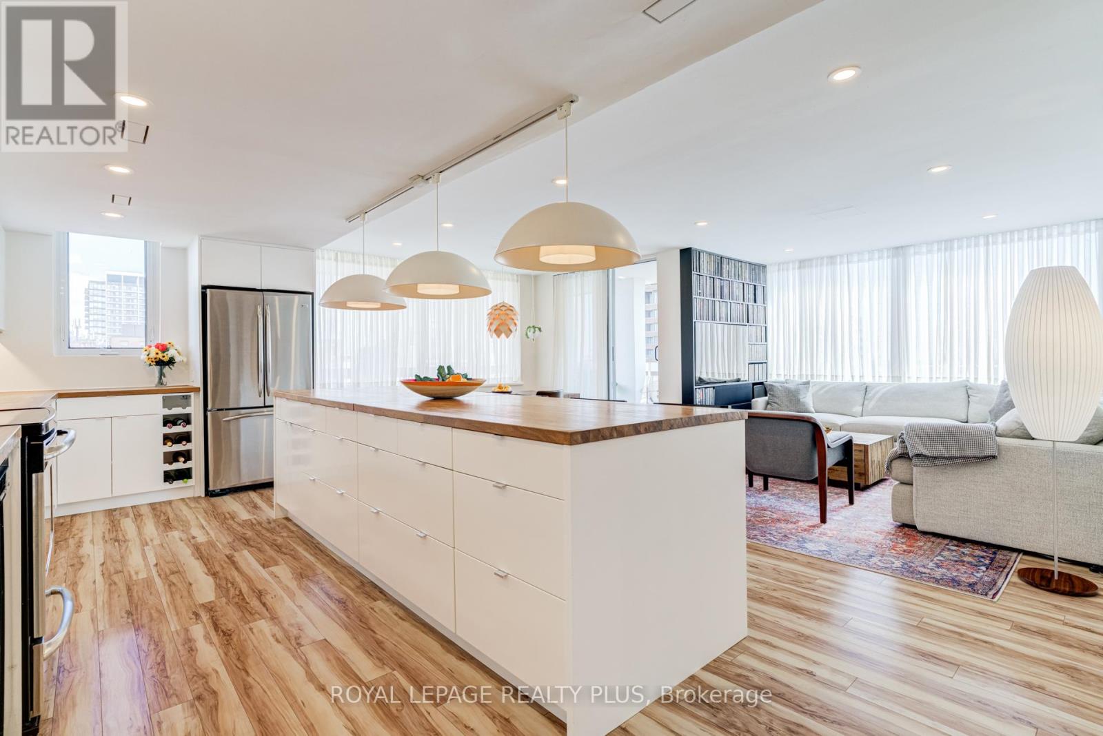 1204 - 39 STAVEBANK ROAD, Mississauga, Ontario