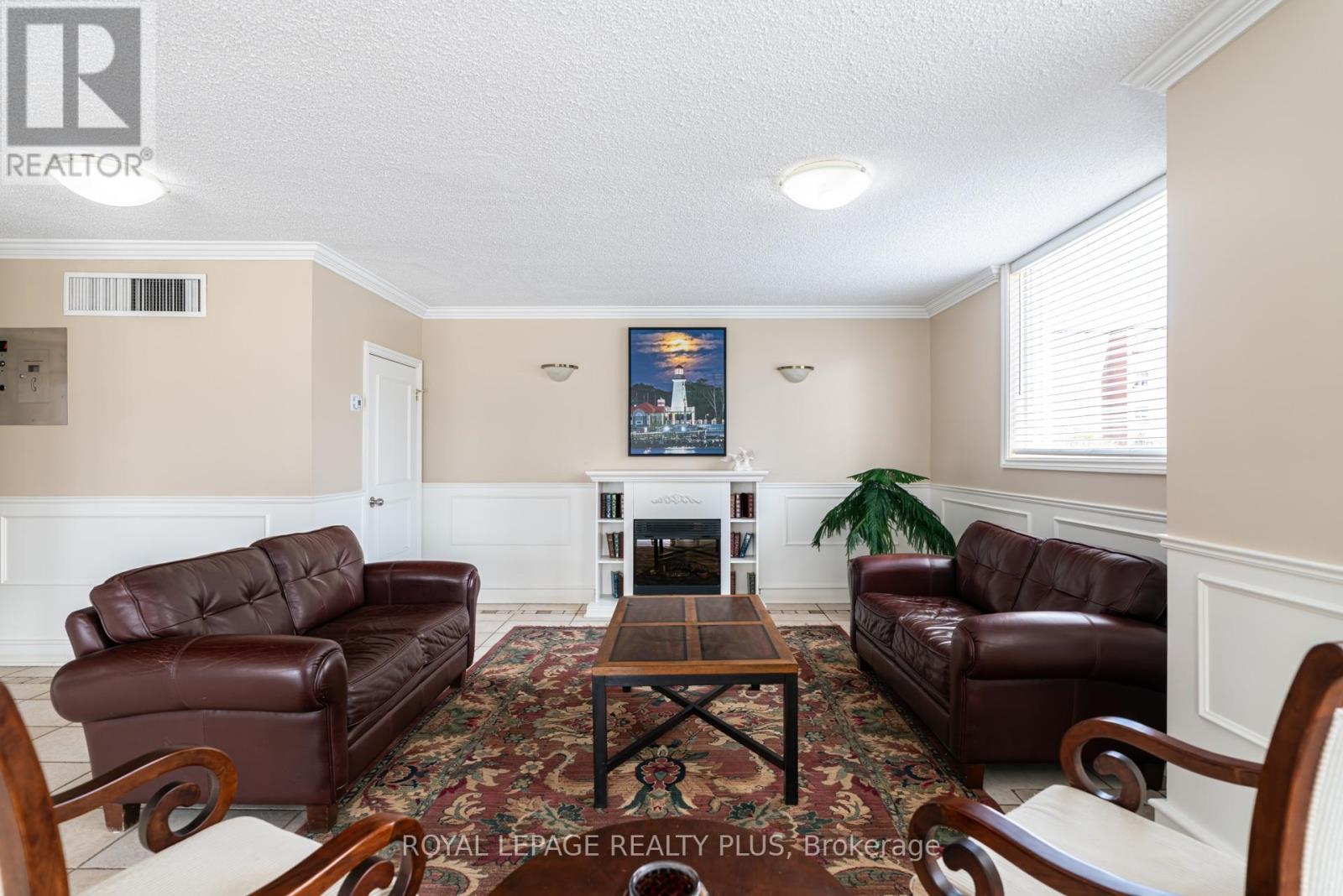 1204 - 39 Stavebank Road, Mississauga, Ontario  L5G 4N7 - Photo 3 - W13108338