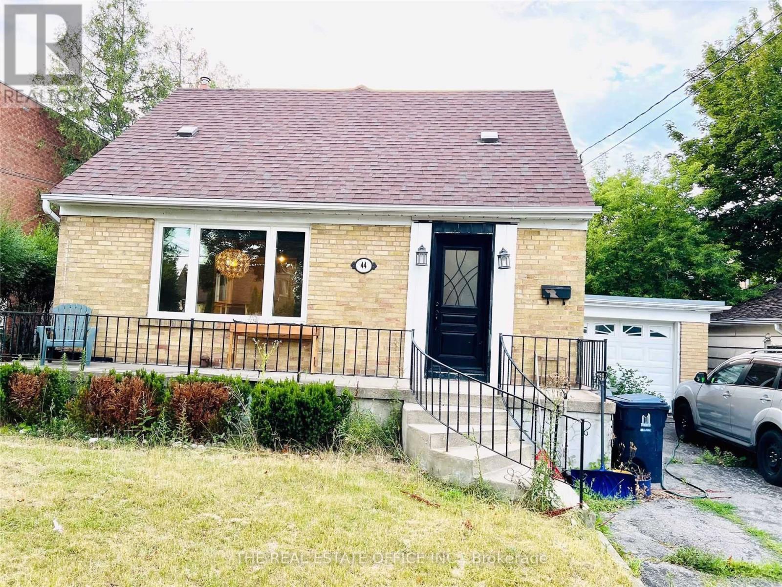 Upper - 44 Dallas Road, Toronto, Ontario  M2R 2J6 - Photo 1 - C13108354