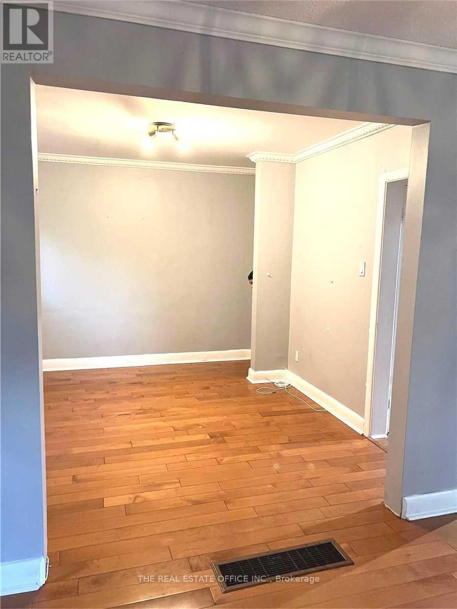 Upper - 44 Dallas Road, Toronto, Ontario  M2R 2J6 - Photo 10 - C13108354