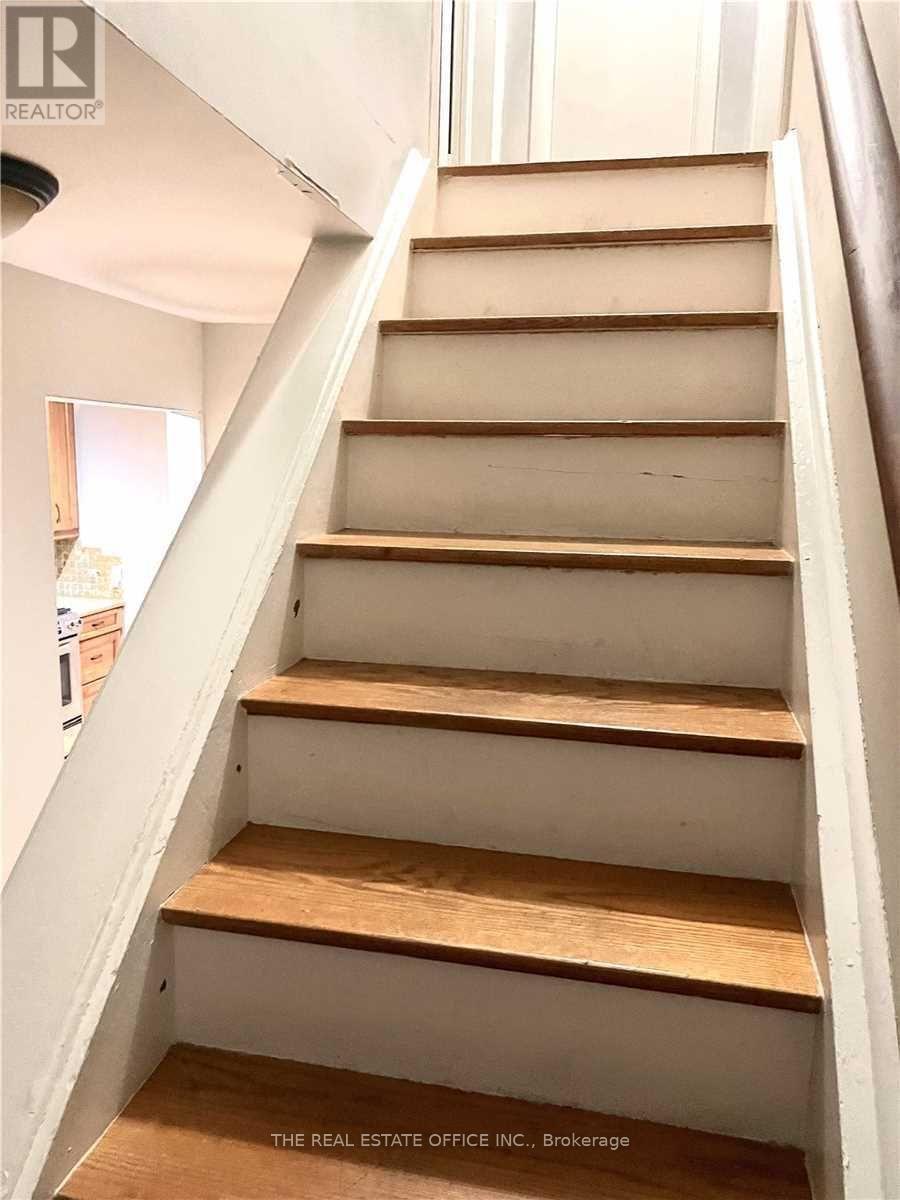 Upper - 44 Dallas Road, Toronto, Ontario  M2R 2J6 - Photo 12 - C13108354