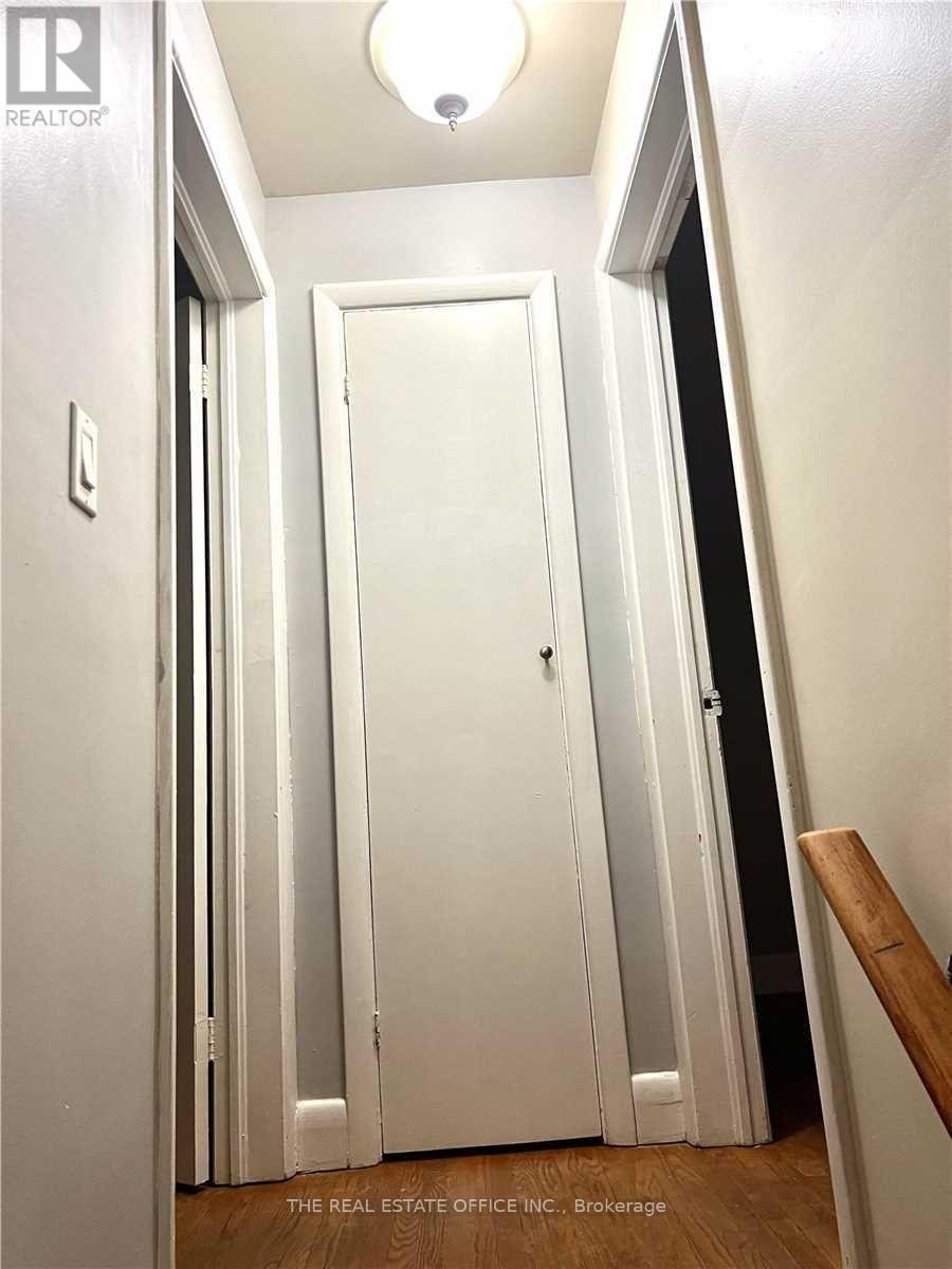 Upper - 44 Dallas Road, Toronto, Ontario  M2R 2J6 - Photo 13 - C13108354