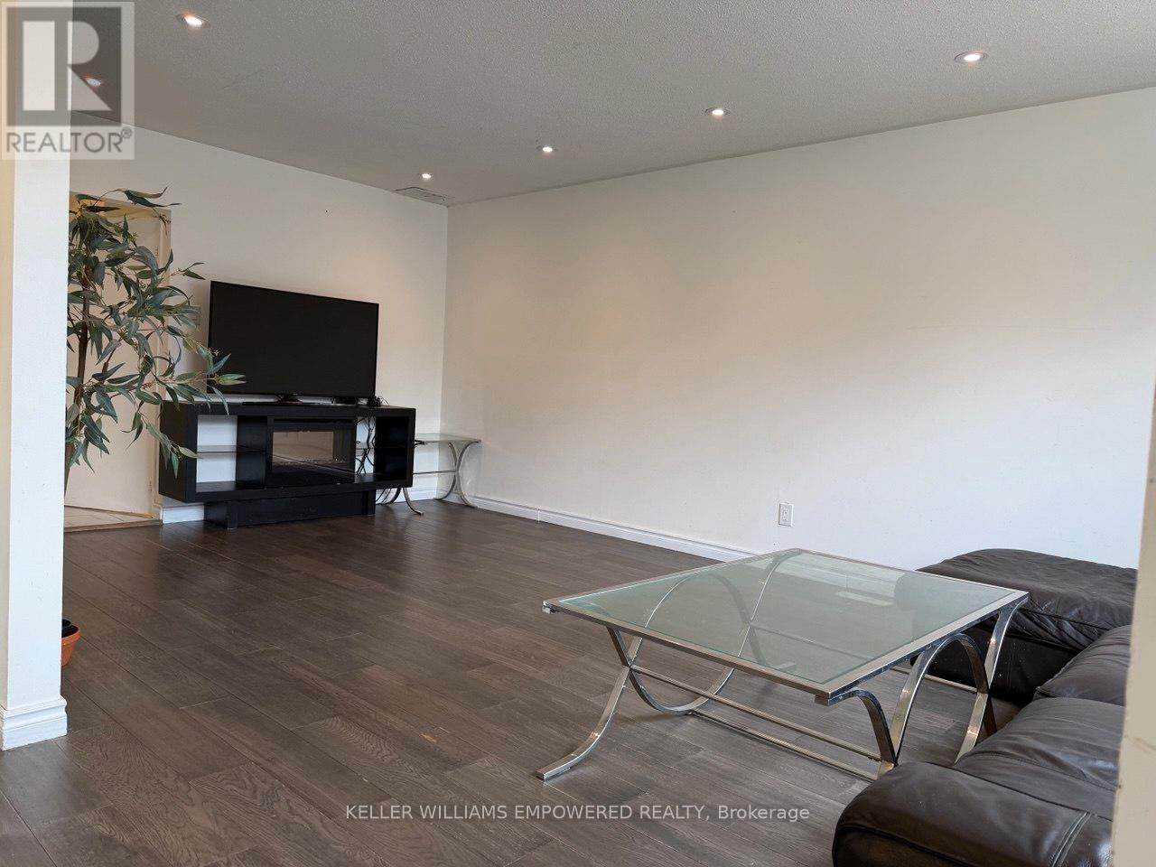 52 Endsleigh Crescent, Toronto, Ontario  M2J 3N6 - Photo 4 - C12745116