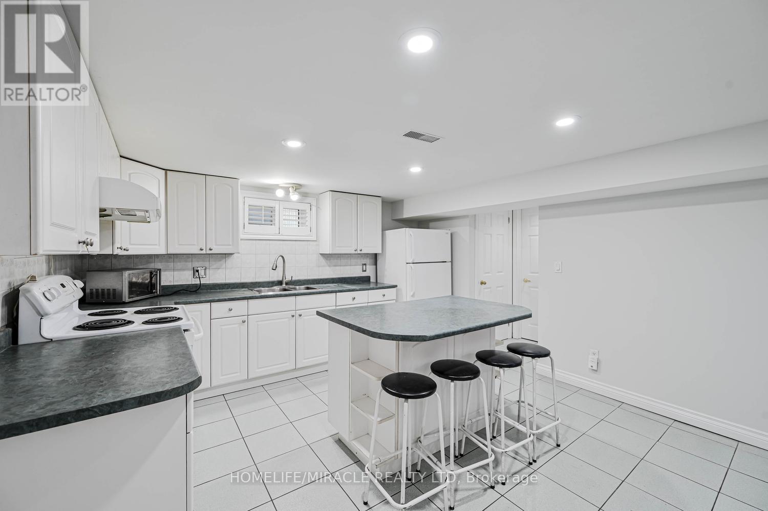 92 Taysham Crescent, Toronto, Ontario  M9V 1X3 - Photo 31 - W13107720