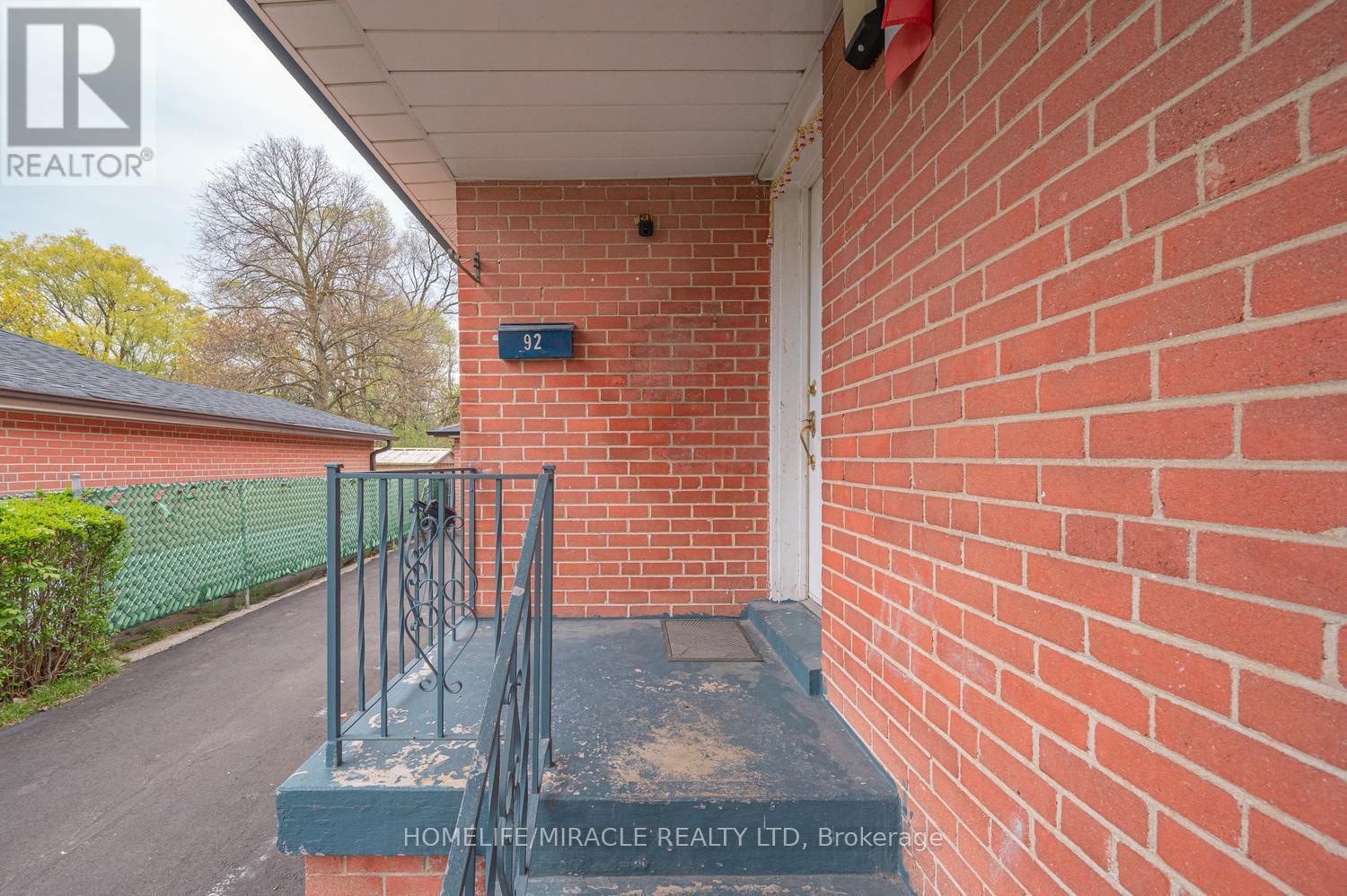92 Taysham Crescent, Toronto, Ontario  M9V 1X3 - Photo 7 - W13107720