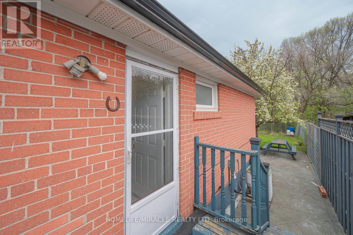 92 Taysham Crescent, Toronto, Ontario  M9V 1X3 - Photo 41 - W13107720