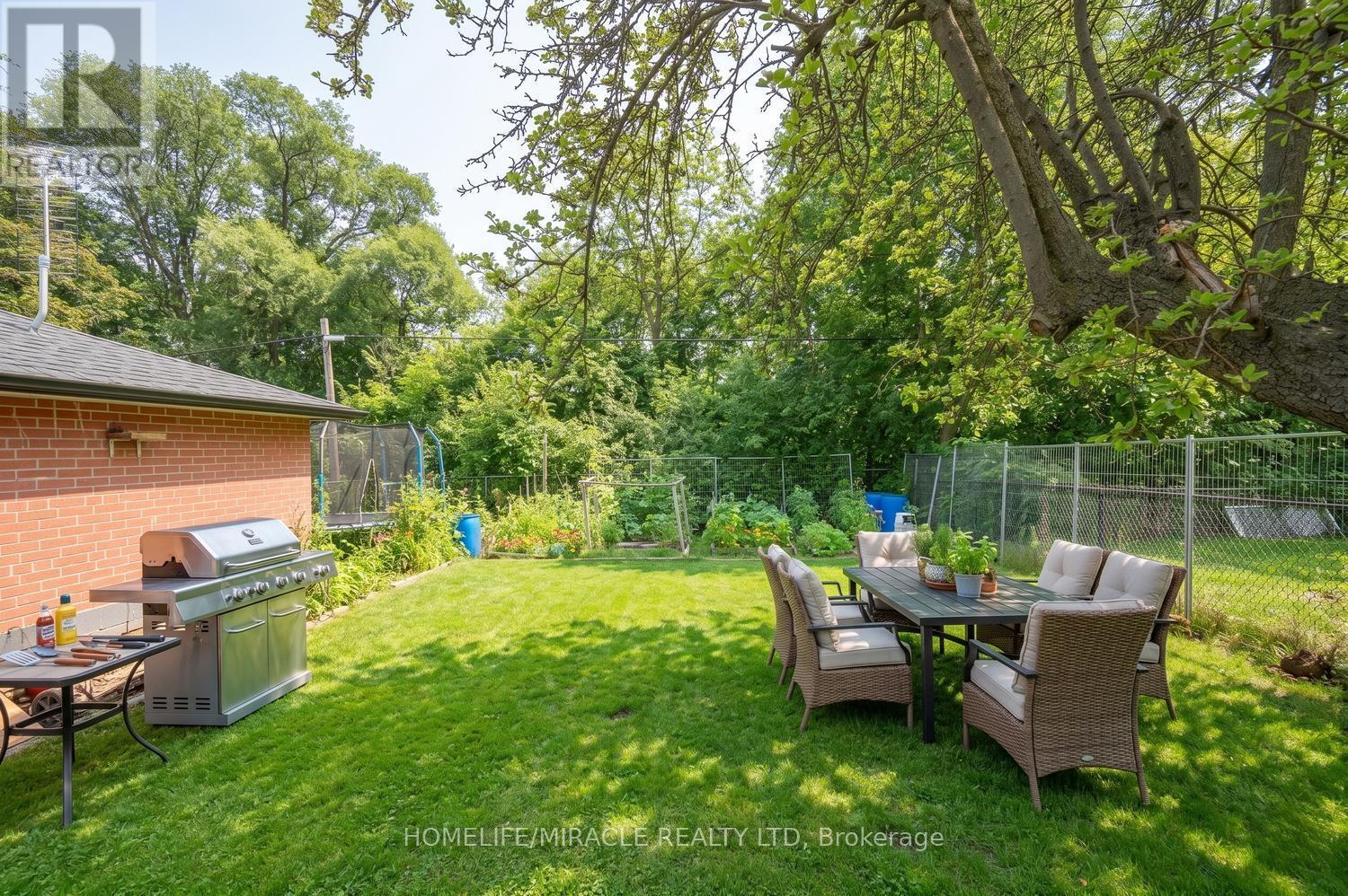 92 Taysham Crescent, Toronto, Ontario  M9V 1X3 - Photo 43 - W13107720
