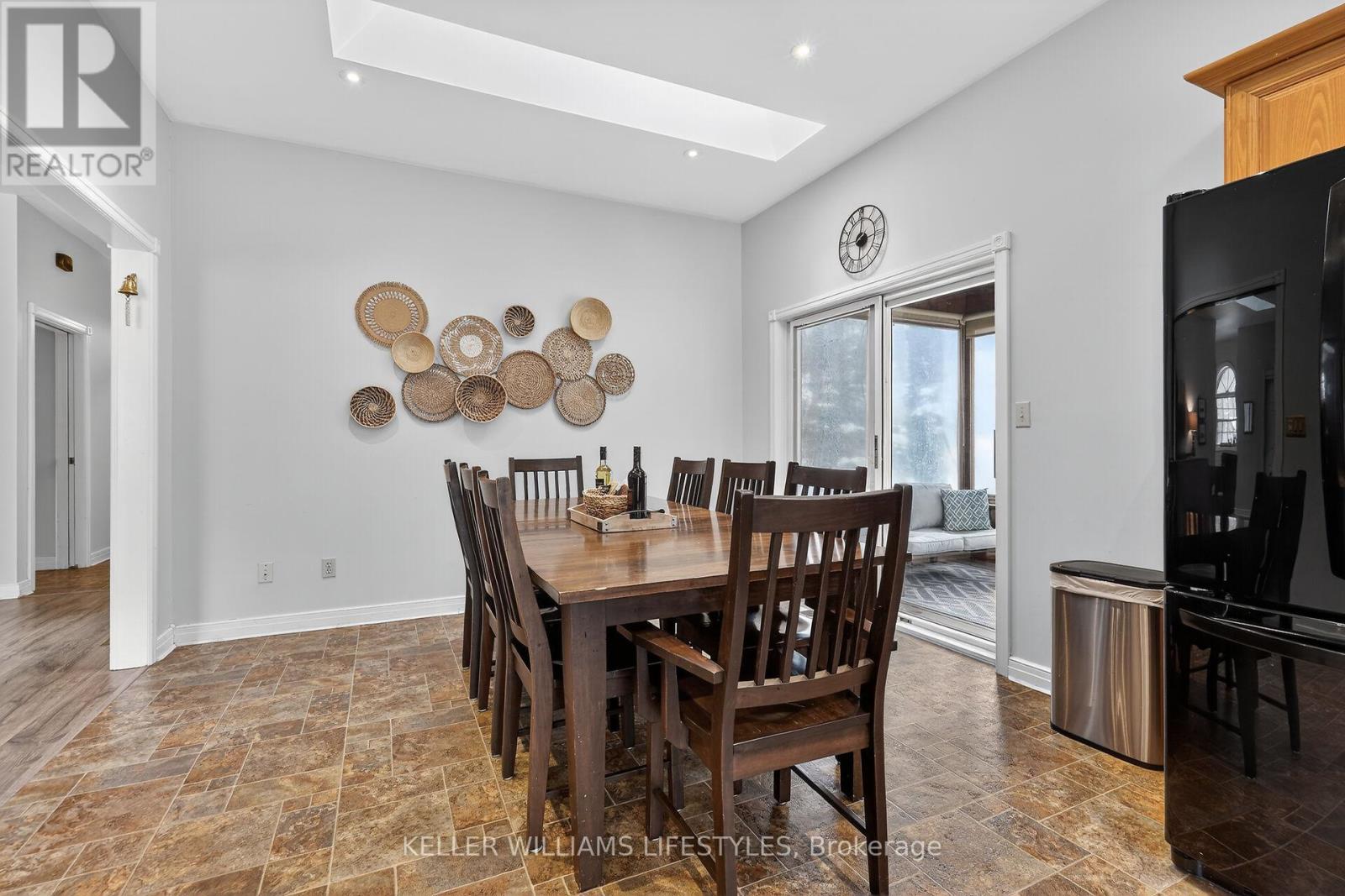 10240 Woodpark Court, Lambton Shores, Ontario  N0M 1T0 - Photo 26 - X12960456