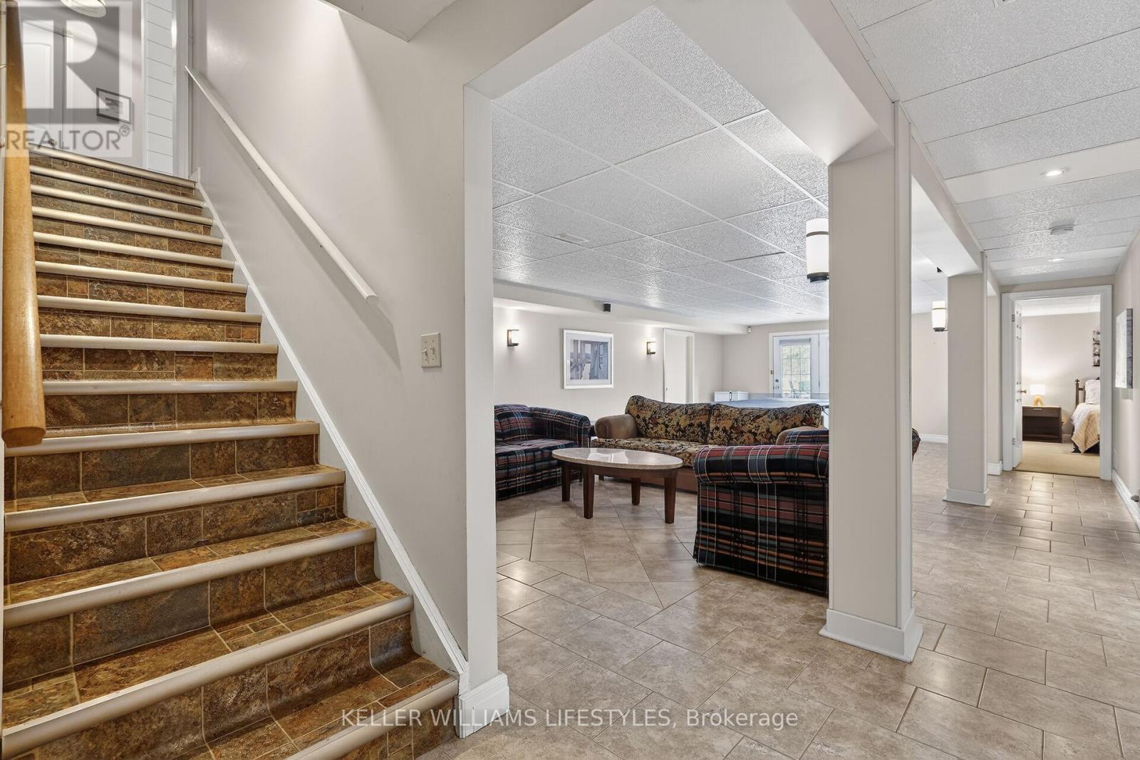 10240 Woodpark Court, Lambton Shores, Ontario  N0M 1T0 - Photo 29 - X12960456