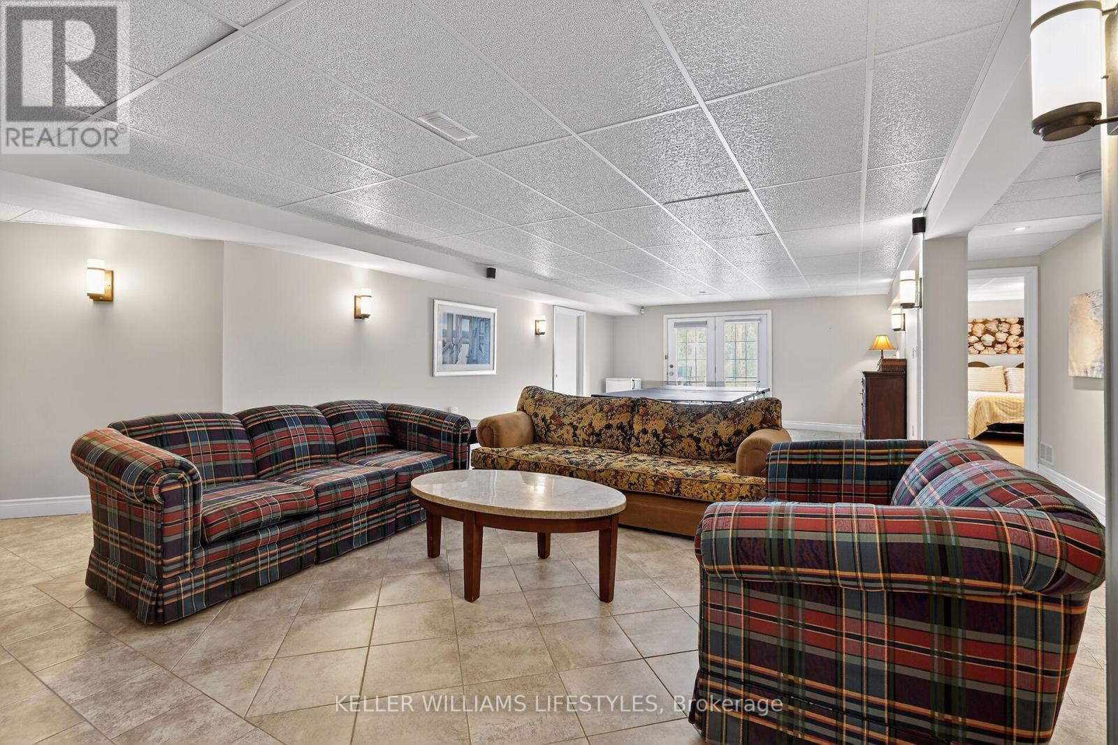 10240 Woodpark Court, Lambton Shores, Ontario  N0M 1T0 - Photo 30 - X12960456