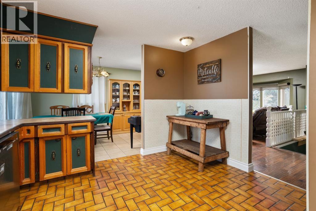 4310 74 Street, Camrose, Alberta  T4V 3V3 - Photo 9 - A2309845
