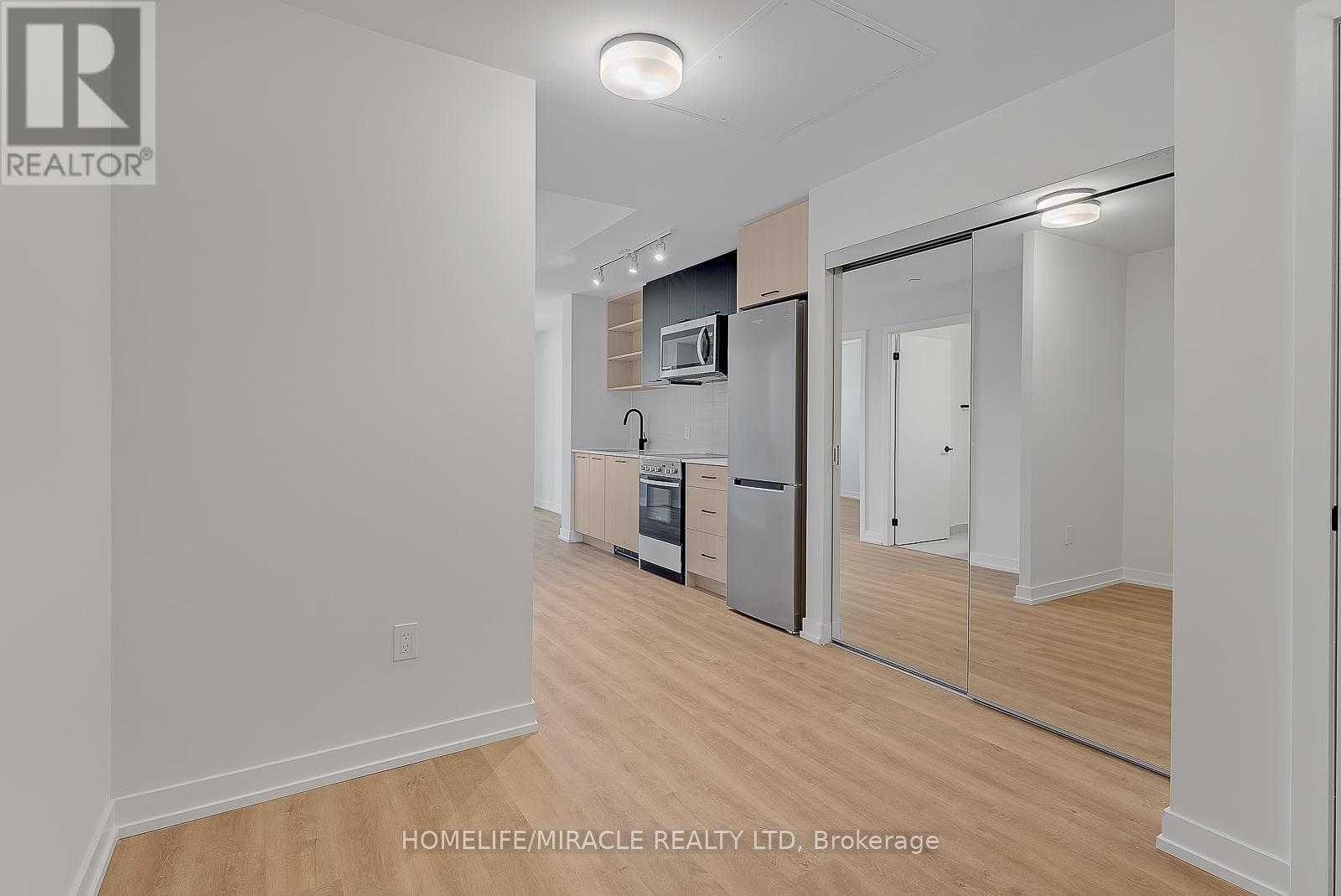 311 - 2300 St. Clair Avenue W, Toronto, Ontario  M6N 0B3 - Photo 5 - W13108374