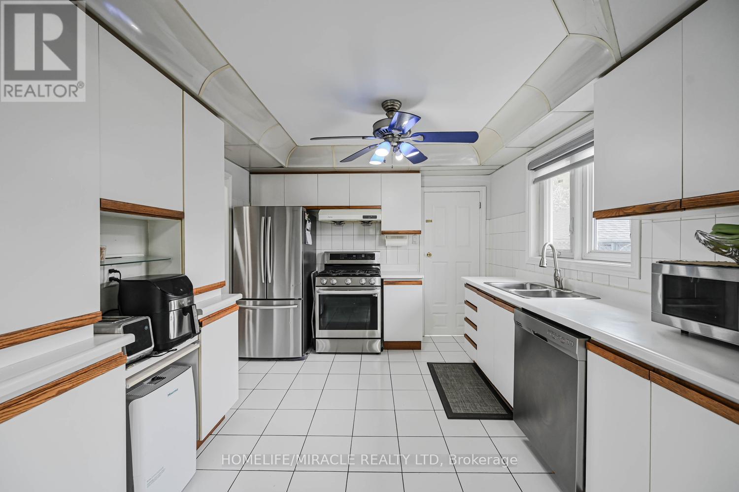 92 Taysham Crescent, Toronto, Ontario  M9V 1X3 - Photo 16 - W13107720