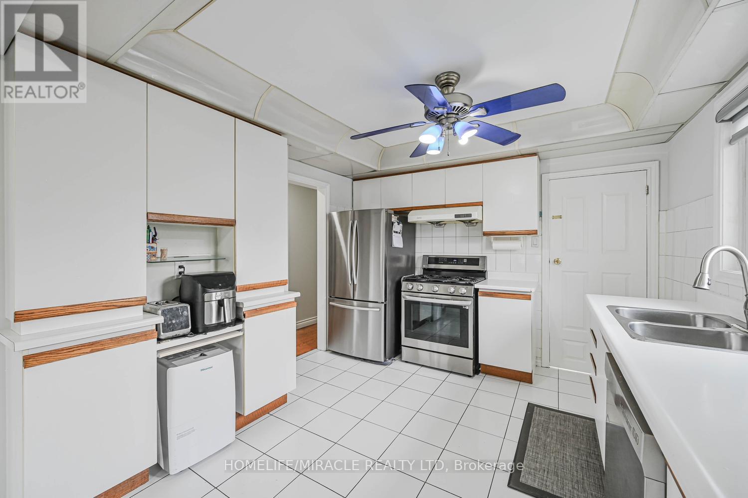 92 Taysham Crescent, Toronto, Ontario  M9V 1X3 - Photo 18 - W13107720