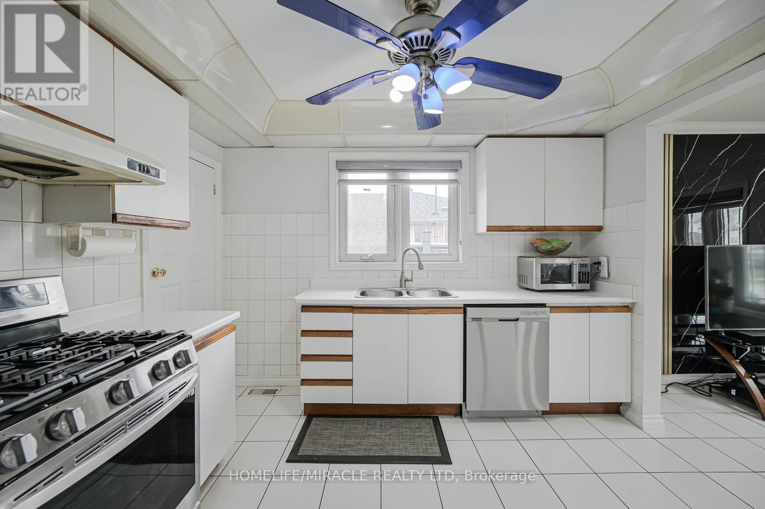 92 Taysham Crescent, Toronto, Ontario  M9V 1X3 - Photo 19 - W13107720
