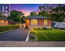 92 TAYSHAM CRESCENT, Toronto, Ontario