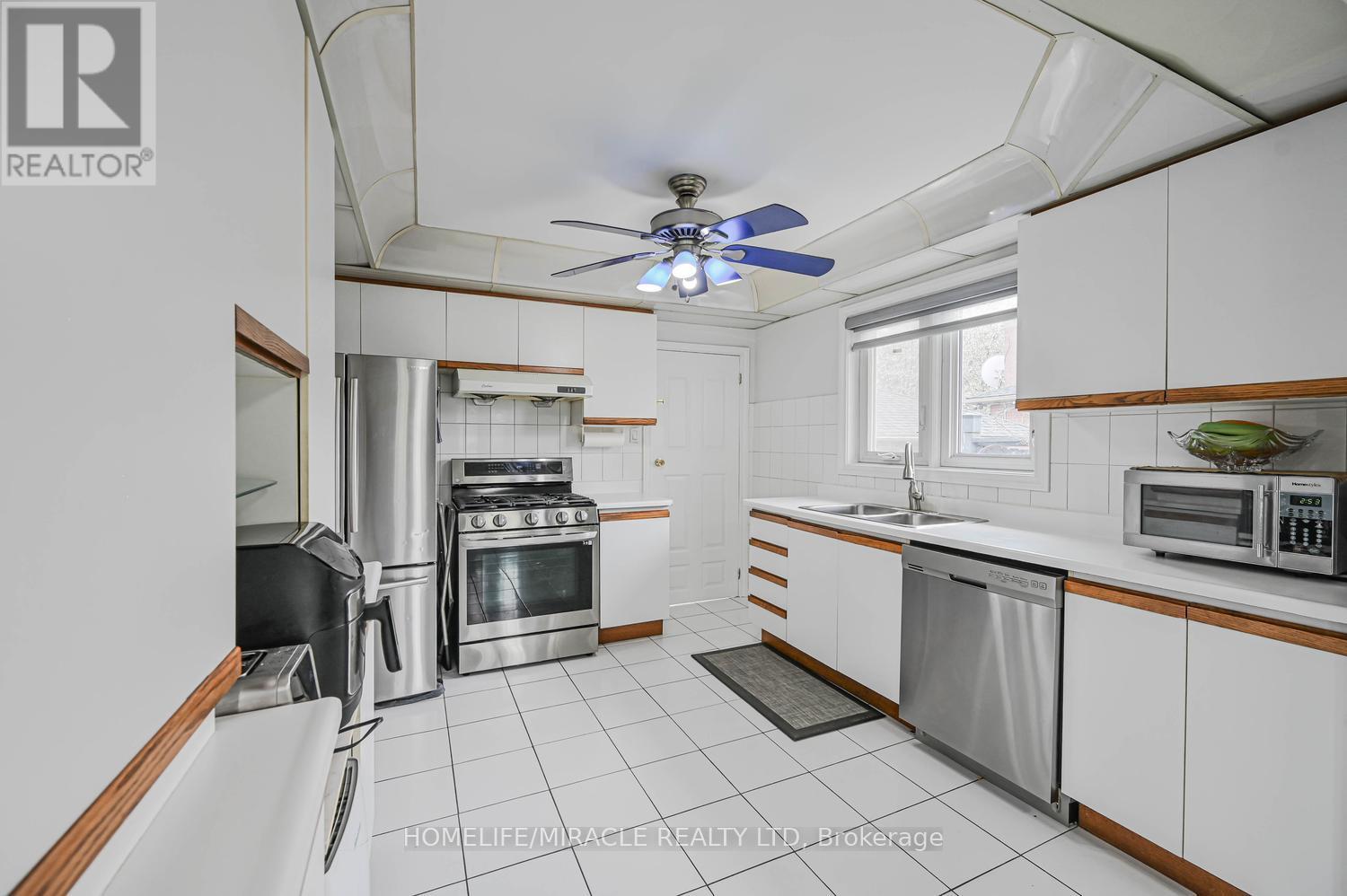 92 Taysham Crescent, Toronto, Ontario  M9V 1X3 - Photo 17 - W13107720