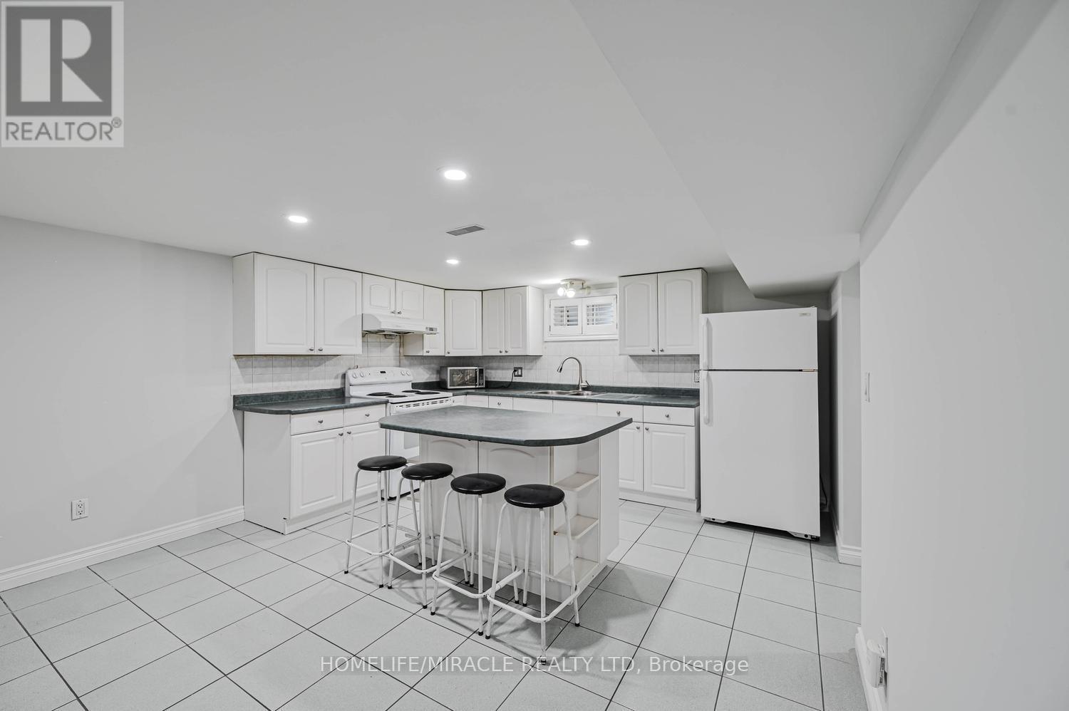 92 Taysham Crescent, Toronto, Ontario  M9V 1X3 - Photo 30 - W13107720