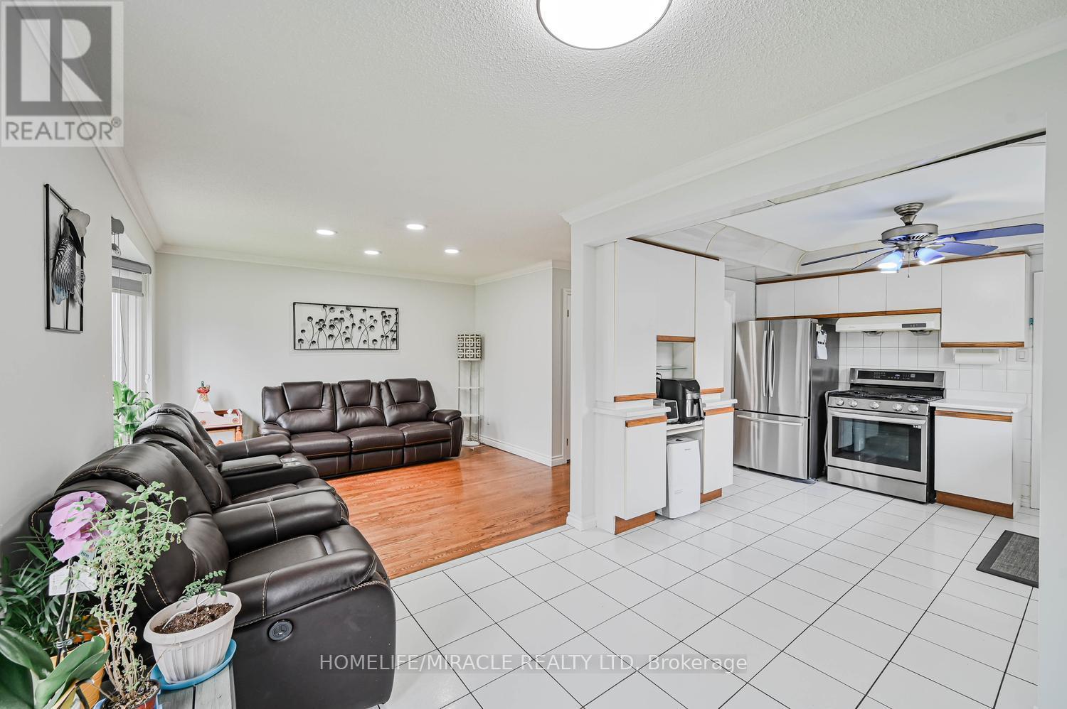 92 Taysham Crescent, Toronto, Ontario  M9V 1X3 - Photo 10 - W13107720