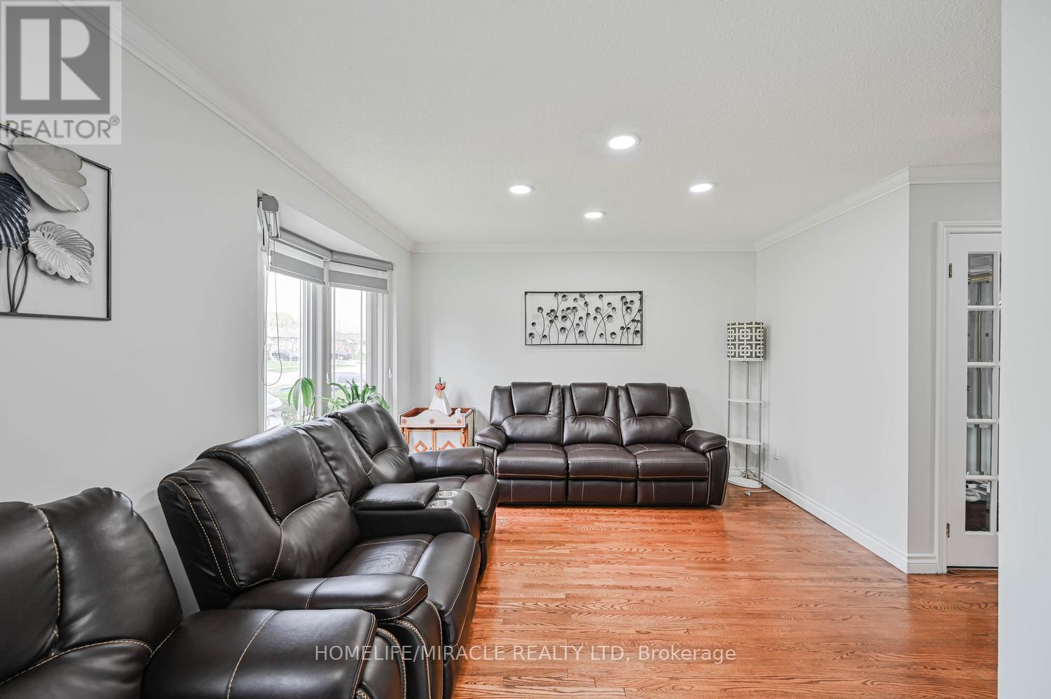 92 Taysham Crescent, Toronto, Ontario  M9V 1X3 - Photo 11 - W13107720